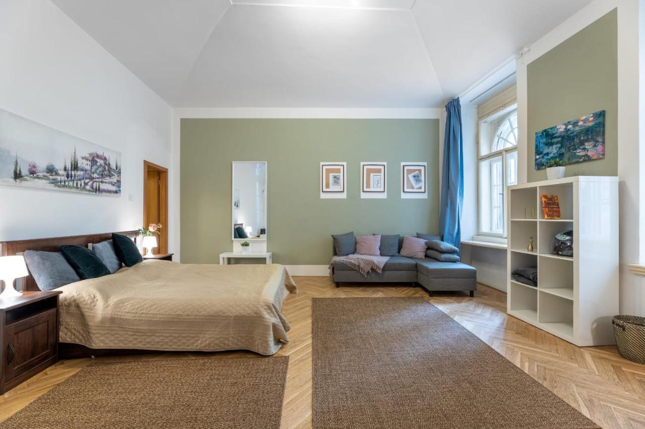 Spacious 3 Bedroom In The Heart Of Apartamento Praga