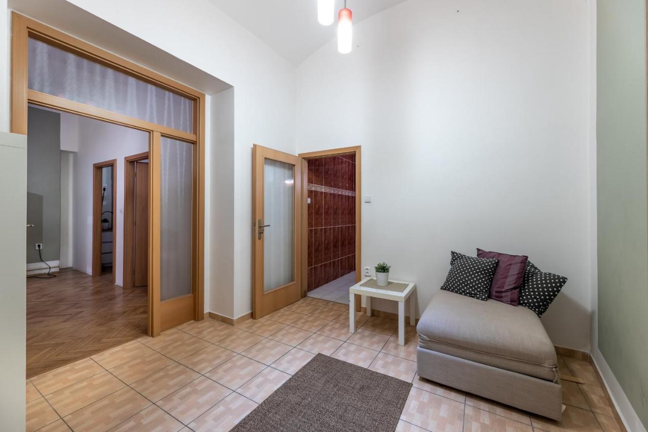 Spacious 3 Bedroom In The Heart Of * Praga