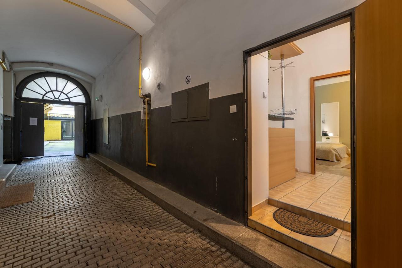 Spacious 3 Bedroom In The Heart Of * Praga